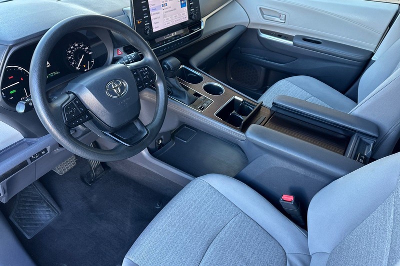 Toyota Sienna Vehicle Full-screen Gallery Image 10