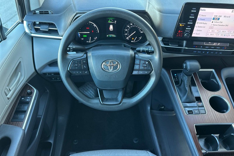 Toyota Sienna Vehicle Full-screen Gallery Image 14