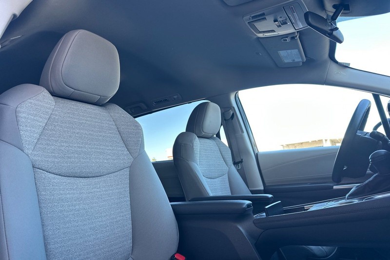 Toyota Sienna Vehicle Full-screen Gallery Image 18