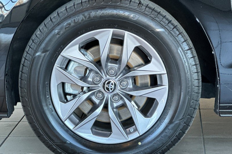 Toyota Sienna Vehicle Full-screen Gallery Image 27