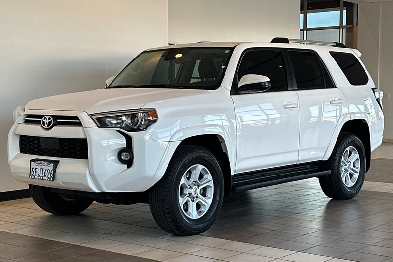 Toyota 4Runner Vehicle Full-screen Gallery Image 08