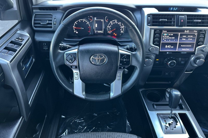 Toyota 4Runner Vehicle Full-screen Gallery Image 14