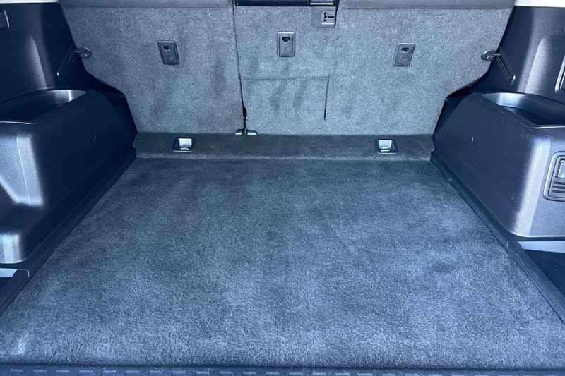 Toyota 4Runner Vehicle Full-screen Gallery Image 15