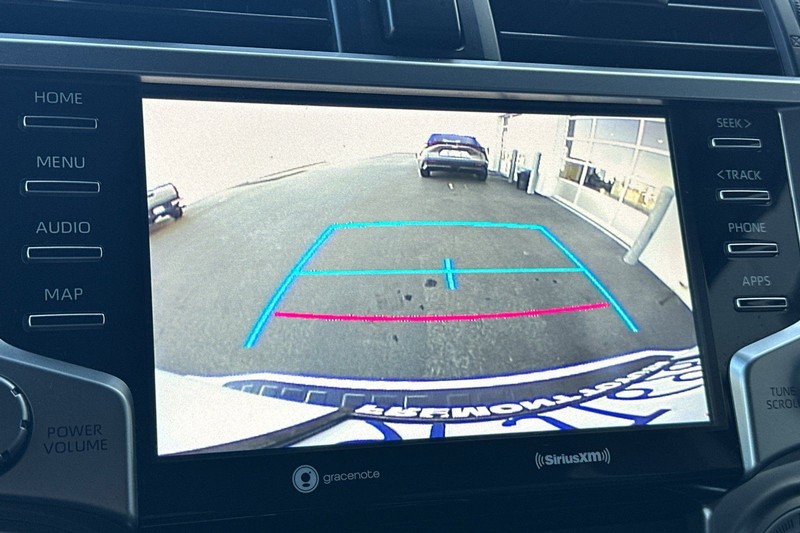 Toyota 4Runner Vehicle Full-screen Gallery Image 19