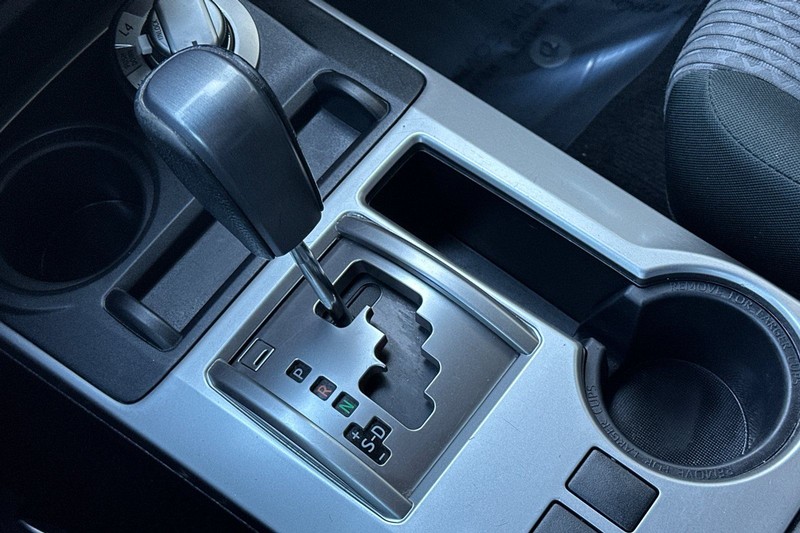 Toyota 4Runner Vehicle Full-screen Gallery Image 21