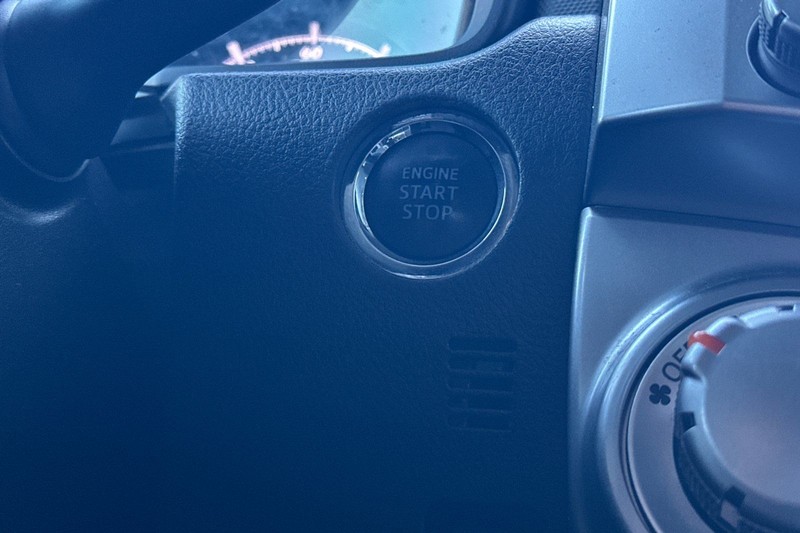 Toyota 4Runner Vehicle Full-screen Gallery Image 22