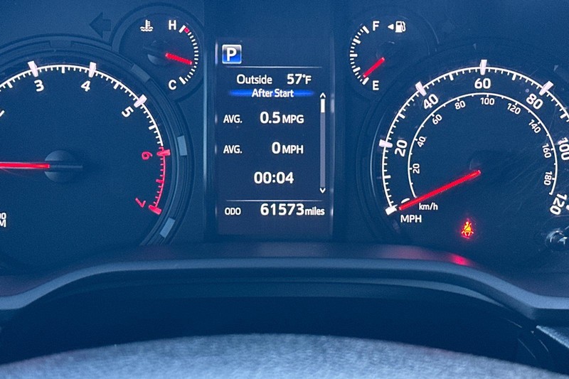 Toyota 4Runner Vehicle Full-screen Gallery Image 25