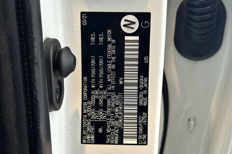 Toyota 4Runner Vehicle Full-screen Gallery Image 29