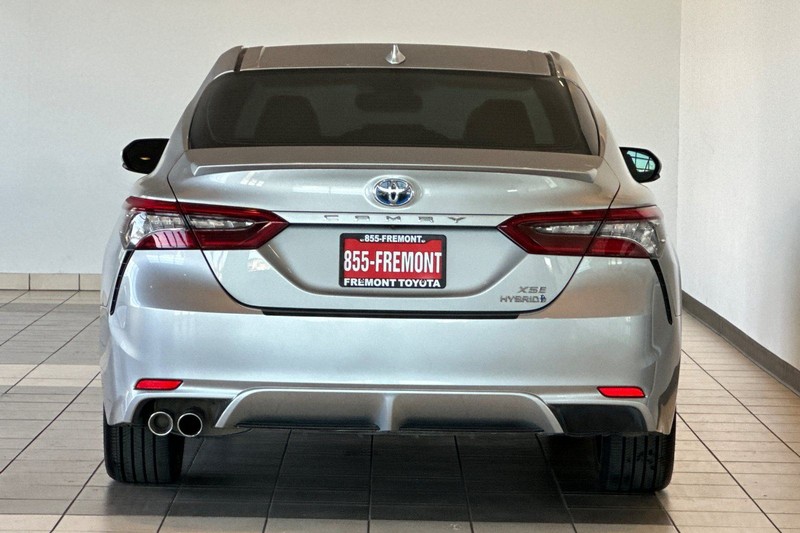 Toyota Camry Vehicle Full-screen Gallery Image 05