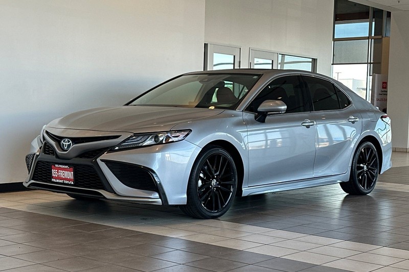 Toyota Camry Vehicle Full-screen Gallery Image 08