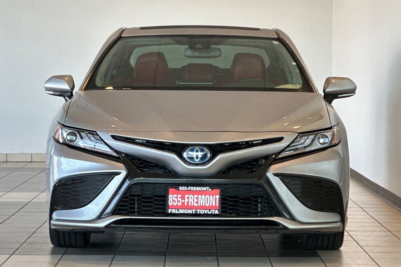 Toyota Camry Vehicle Full-screen Gallery Image 09