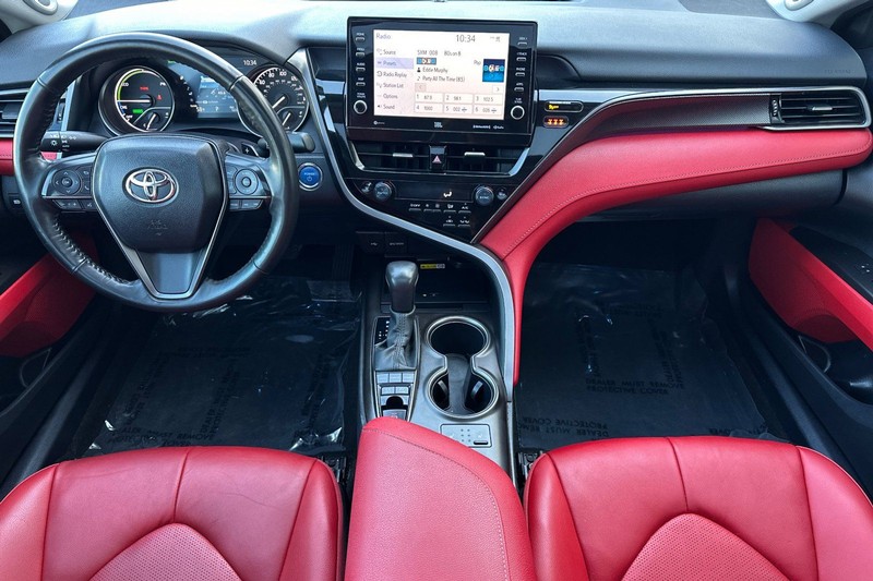Toyota Camry Vehicle Full-screen Gallery Image 13