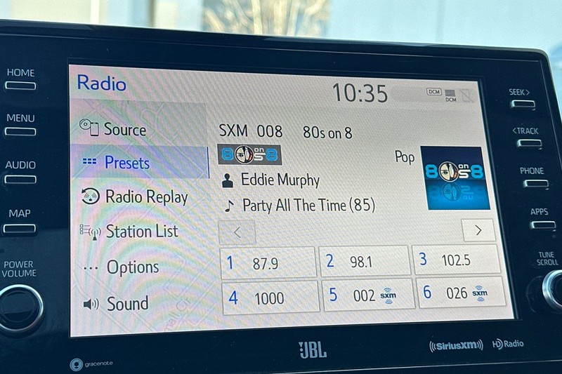 Toyota Camry Vehicle Full-screen Gallery Image 17