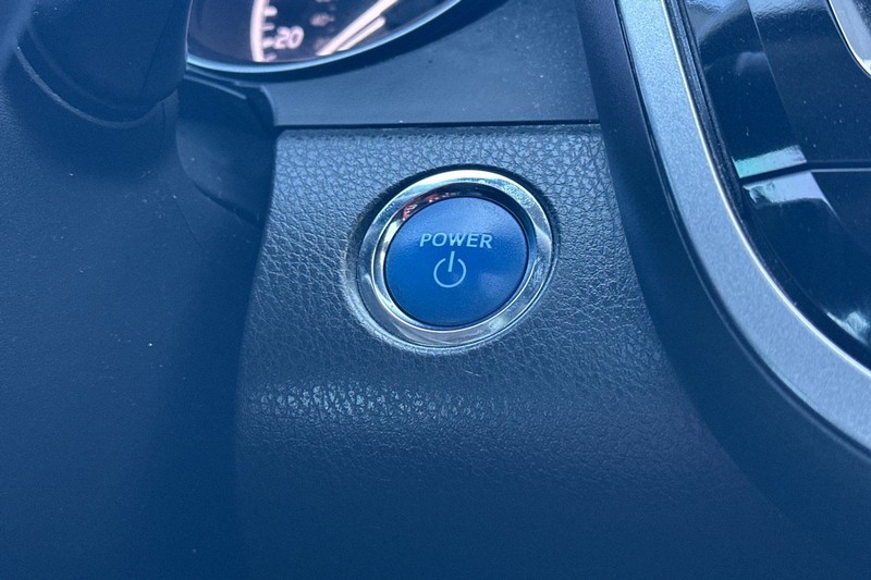 Toyota Camry Vehicle Full-screen Gallery Image 22