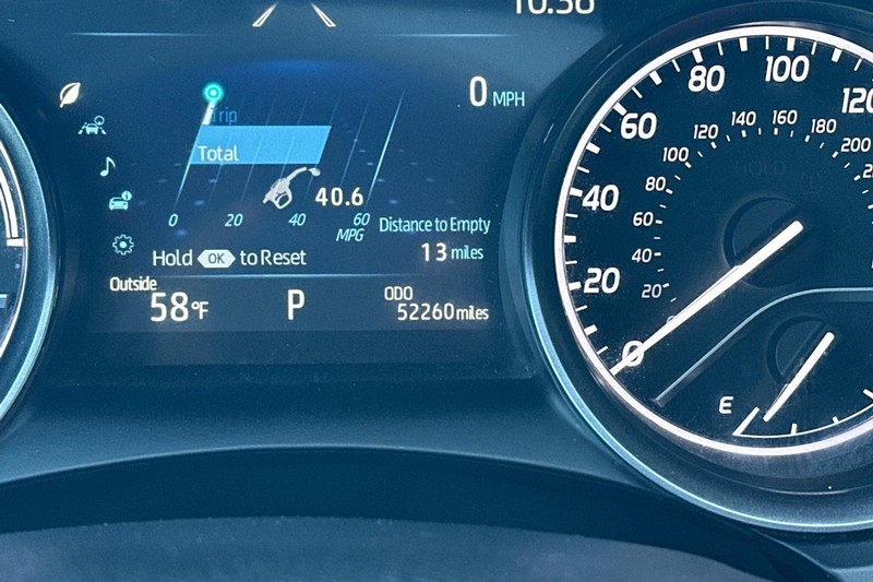 Toyota Camry Vehicle Full-screen Gallery Image 25