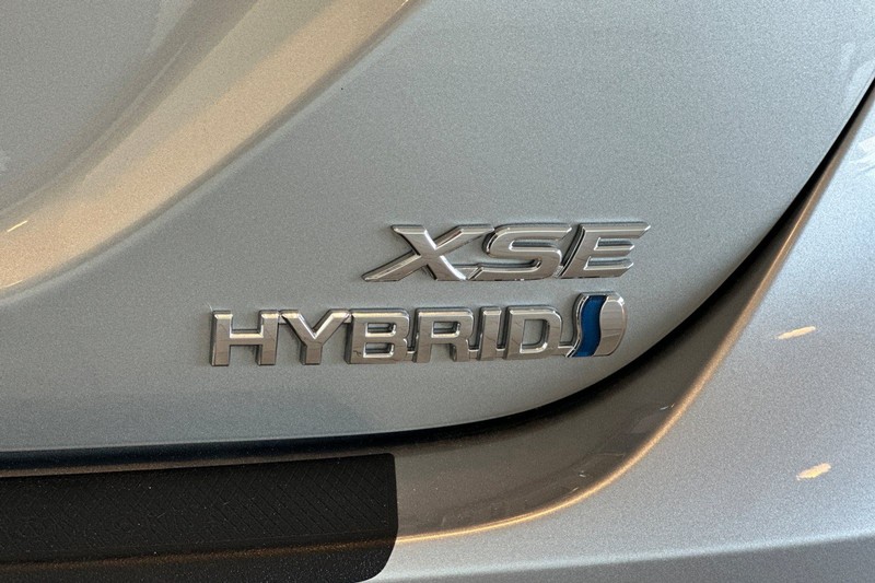 Toyota Camry Vehicle Full-screen Gallery Image 27