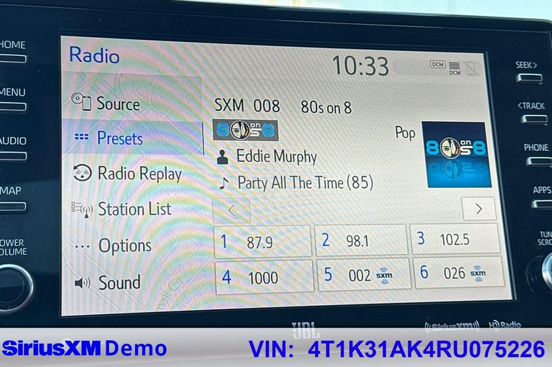 Toyota Camry Vehicle Full-screen Gallery Image 28