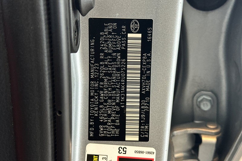 Toyota Camry Vehicle Full-screen Gallery Image 29