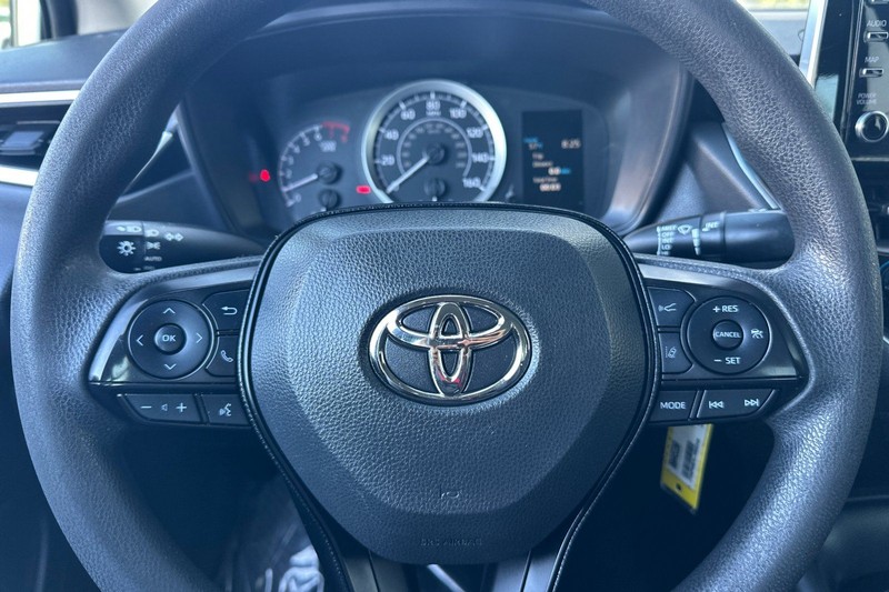 Toyota Corolla Vehicle Full-screen Gallery Image 21