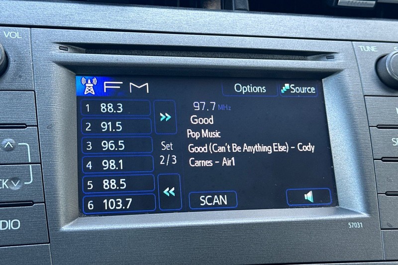 Toyota Prius Vehicle Full-screen Gallery Image 18