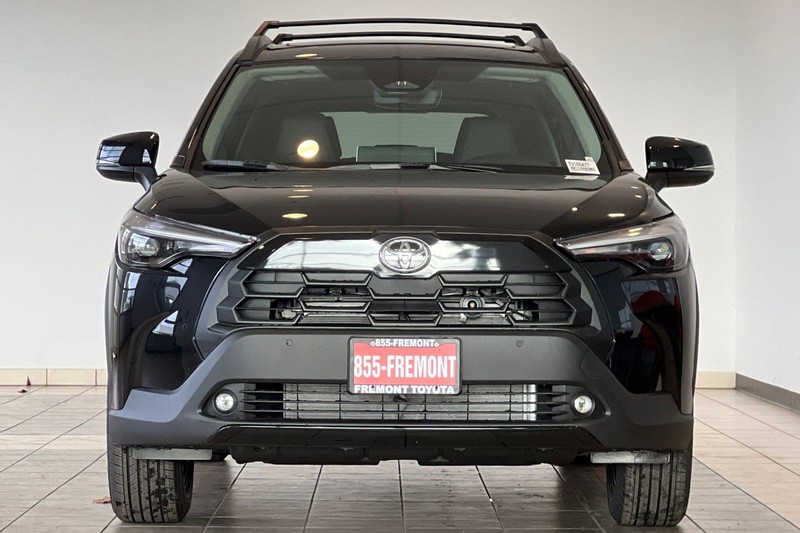 Toyota Corolla Cross Vehicle Full-screen Gallery Image 03