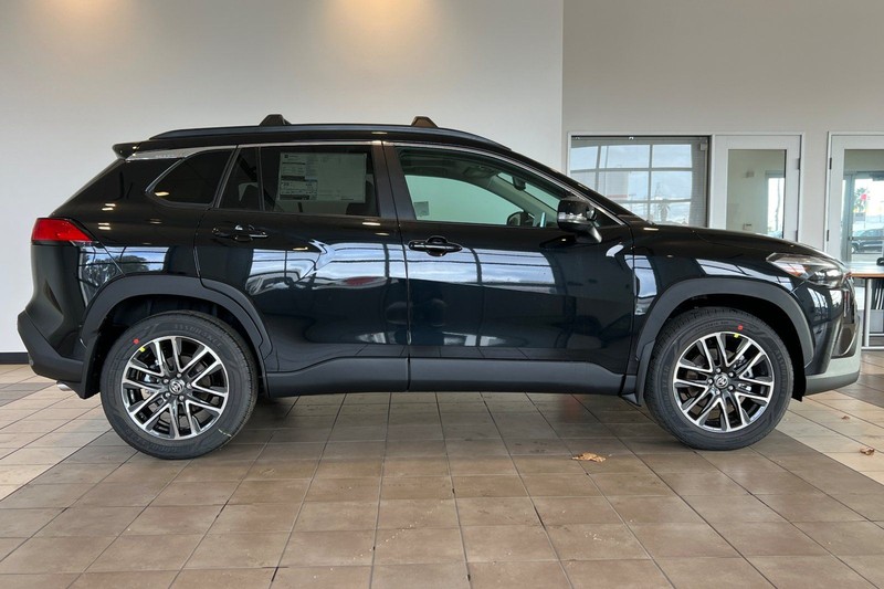 Toyota Corolla Cross Vehicle Full-screen Gallery Image 04