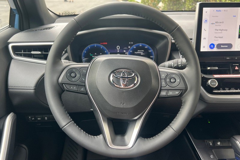 Toyota Corolla Cross Vehicle Full-screen Gallery Image 20