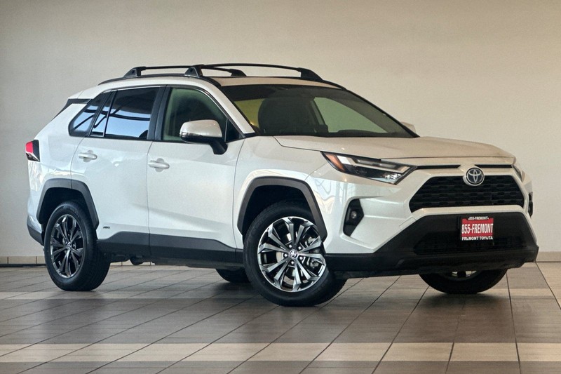 Toyota RAV4 Vehicle Full-screen Gallery Image 02