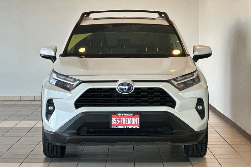 Toyota RAV4 Vehicle Full-screen Gallery Image 09