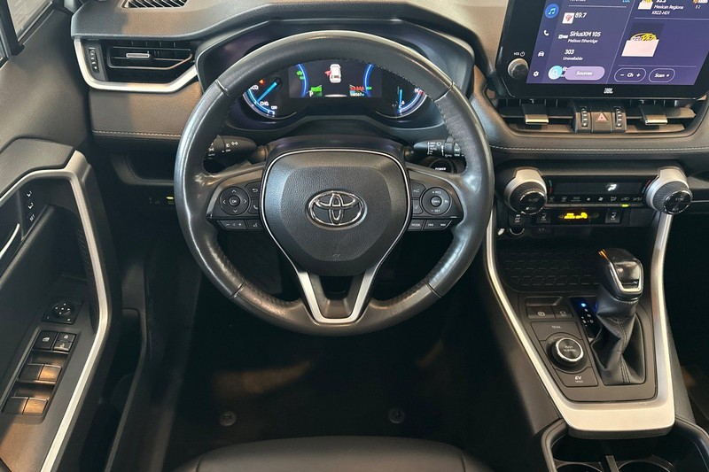 Toyota RAV4 Vehicle Full-screen Gallery Image 14
