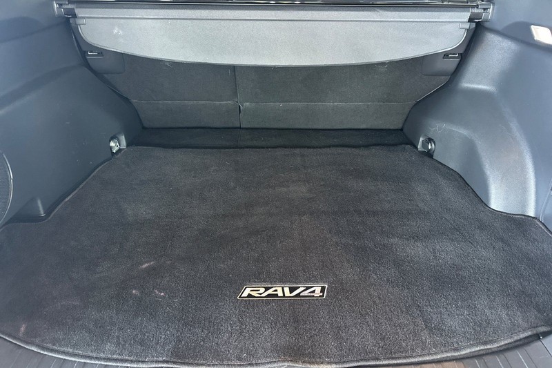 Toyota RAV4 Vehicle Full-screen Gallery Image 15