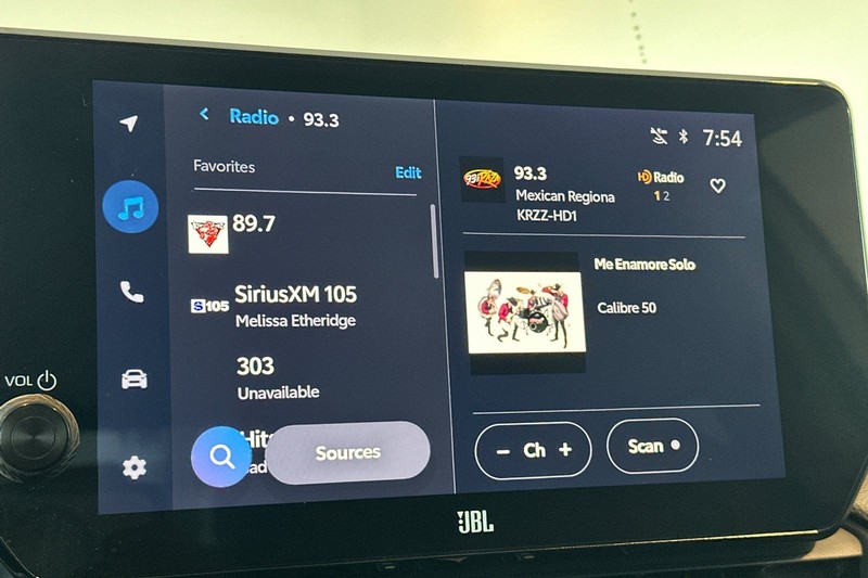 Toyota RAV4 Vehicle Full-screen Gallery Image 18
