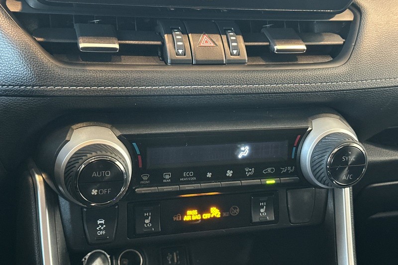 Toyota RAV4 Vehicle Full-screen Gallery Image 21