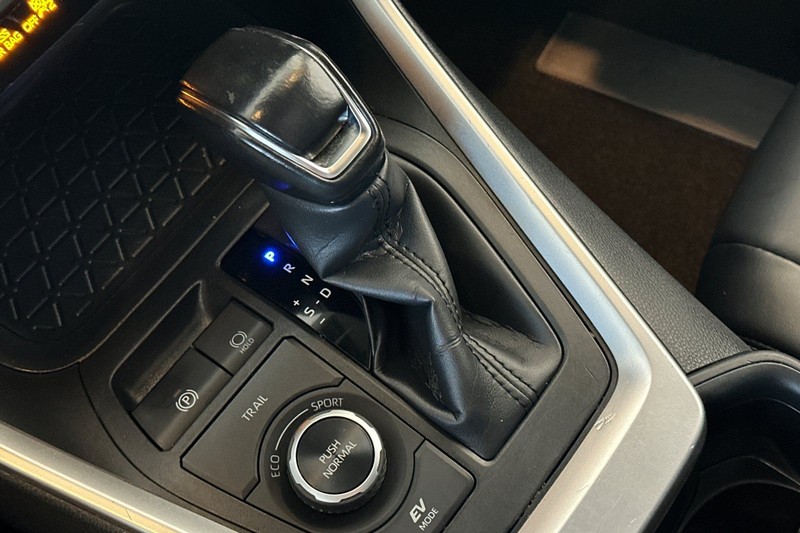 Toyota RAV4 Vehicle Full-screen Gallery Image 22