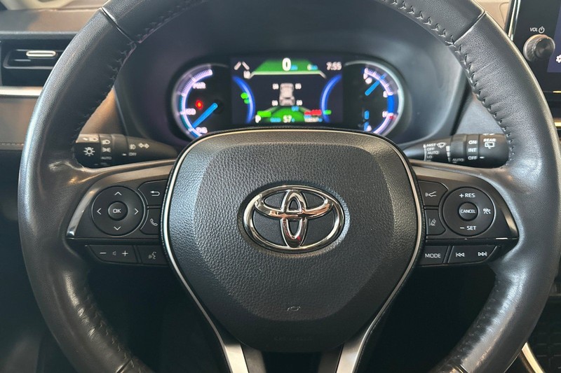 Toyota RAV4 Vehicle Full-screen Gallery Image 24