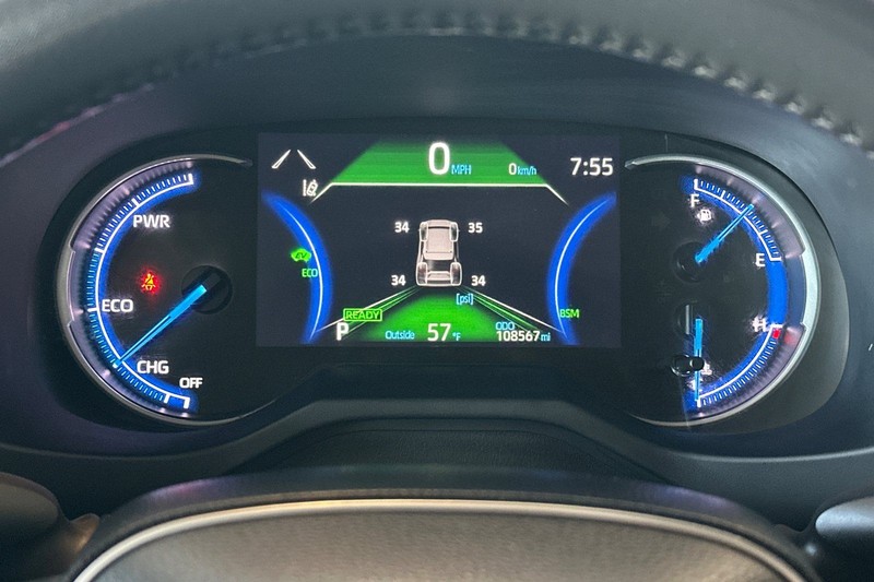 Toyota RAV4 Vehicle Full-screen Gallery Image 25