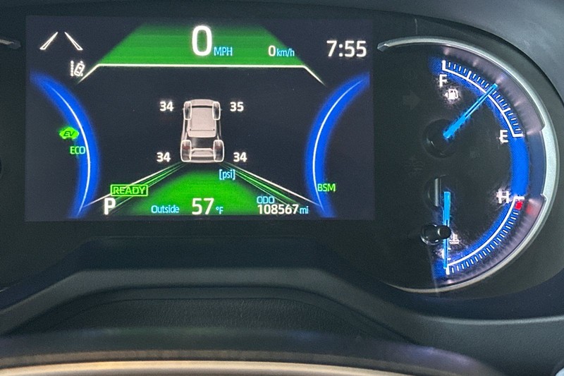 Toyota RAV4 Vehicle Full-screen Gallery Image 26