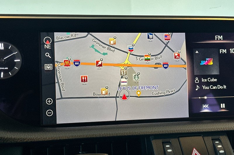 Lexus ES Vehicle Full-screen Gallery Image 18