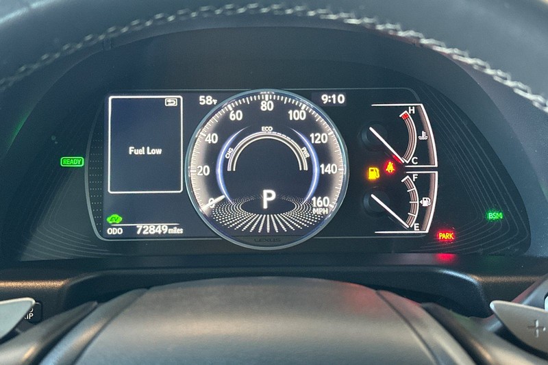 Lexus ES Vehicle Full-screen Gallery Image 24