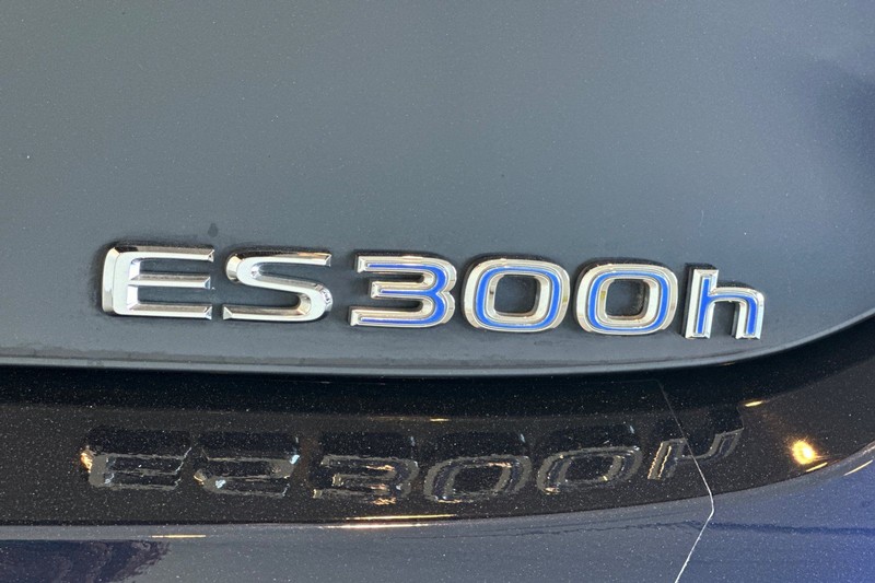 Lexus ES Vehicle Full-screen Gallery Image 27