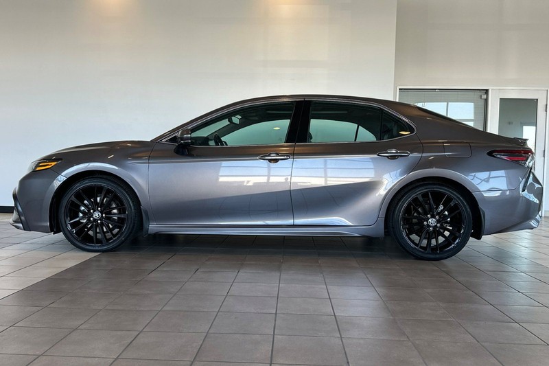 Toyota Camry Vehicle Full-screen Gallery Image 07