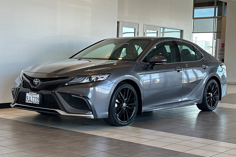 Toyota Camry Vehicle Full-screen Gallery Image 08