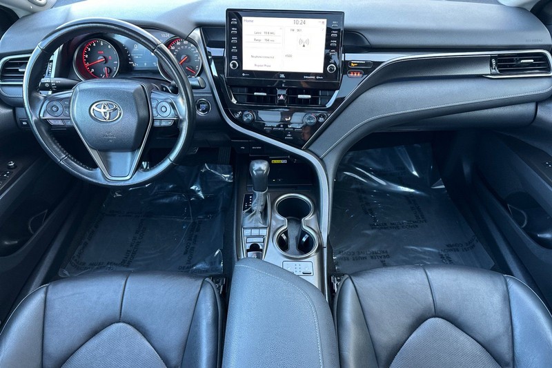 Toyota Camry Vehicle Full-screen Gallery Image 13