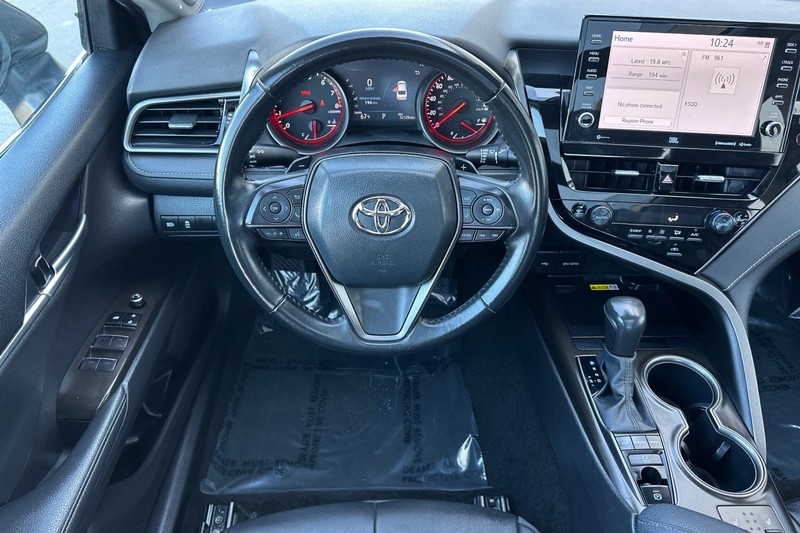 Toyota Camry Vehicle Full-screen Gallery Image 14