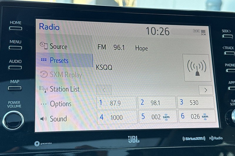 Toyota Camry Vehicle Full-screen Gallery Image 17