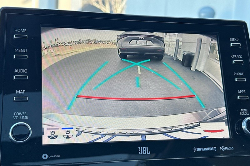 Toyota Camry Vehicle Full-screen Gallery Image 18