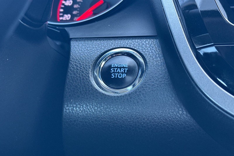 Toyota Camry Vehicle Full-screen Gallery Image 21