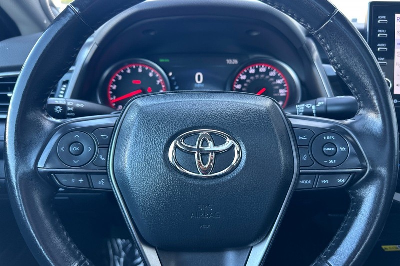 Toyota Camry Vehicle Full-screen Gallery Image 22