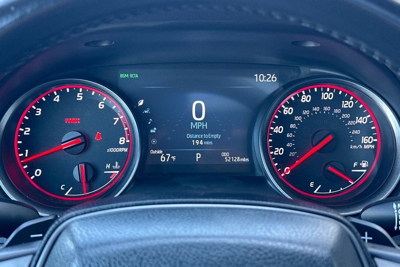 Toyota Camry Vehicle Full-screen Gallery Image 23