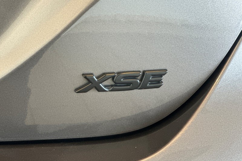 Toyota Camry Vehicle Full-screen Gallery Image 26